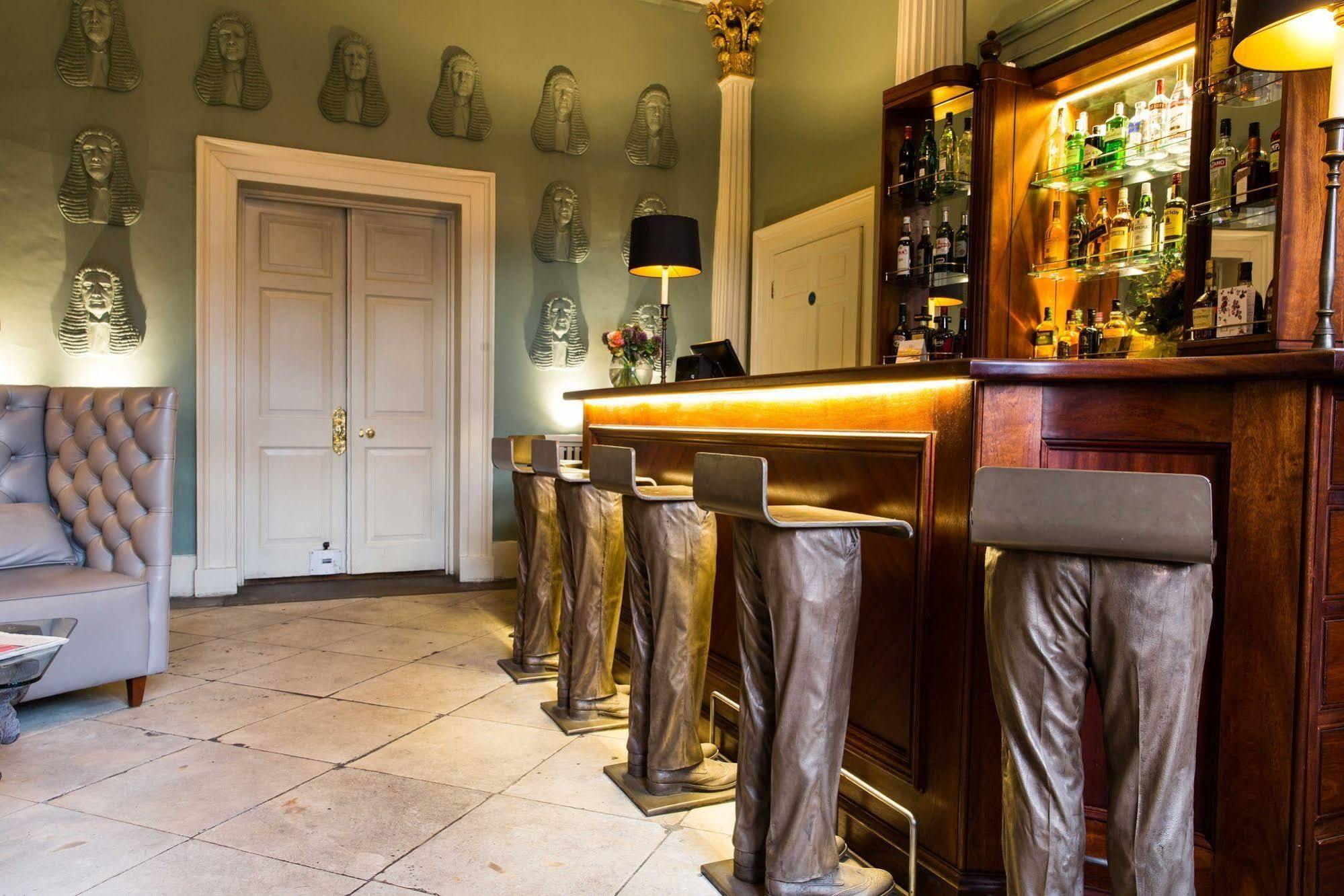 Judge'S Lodging York Exterior foto The bar at the hotel